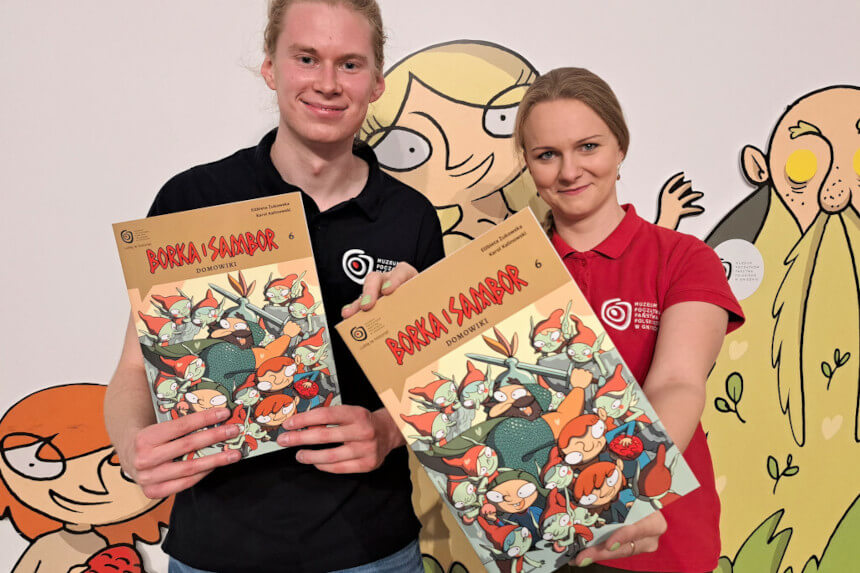 Dwoje młodych, uśmiechniętych ludzi prezentuje szósty tom komiksu o Borce i Samborze