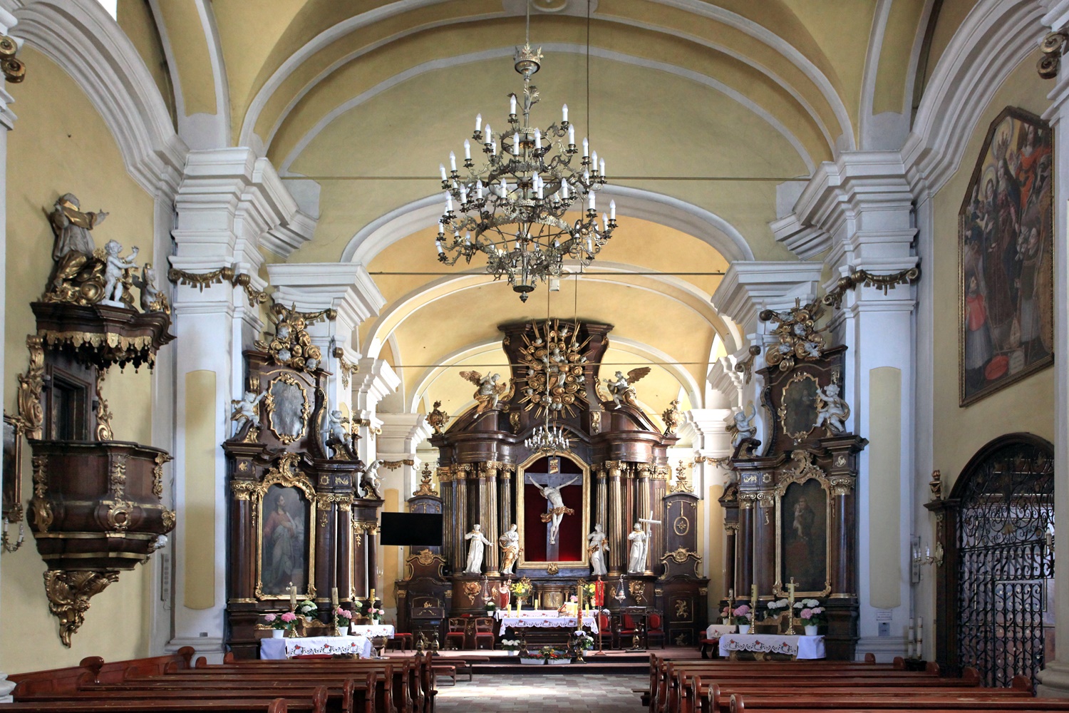 wnętrze kościoła